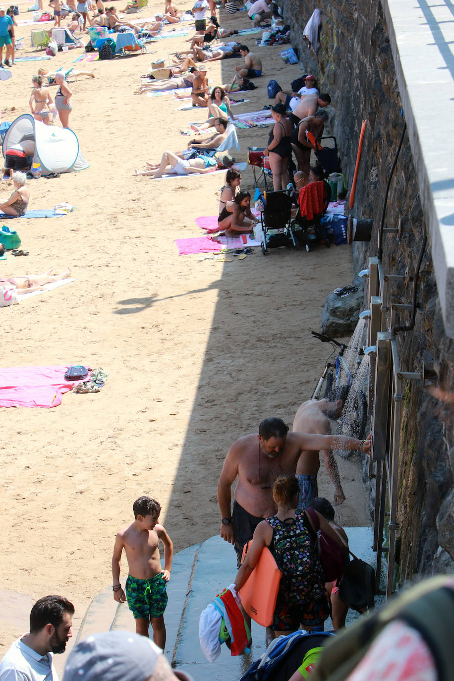 Fotos: El turismo y el buen tiempo llenan las localidades asturianas