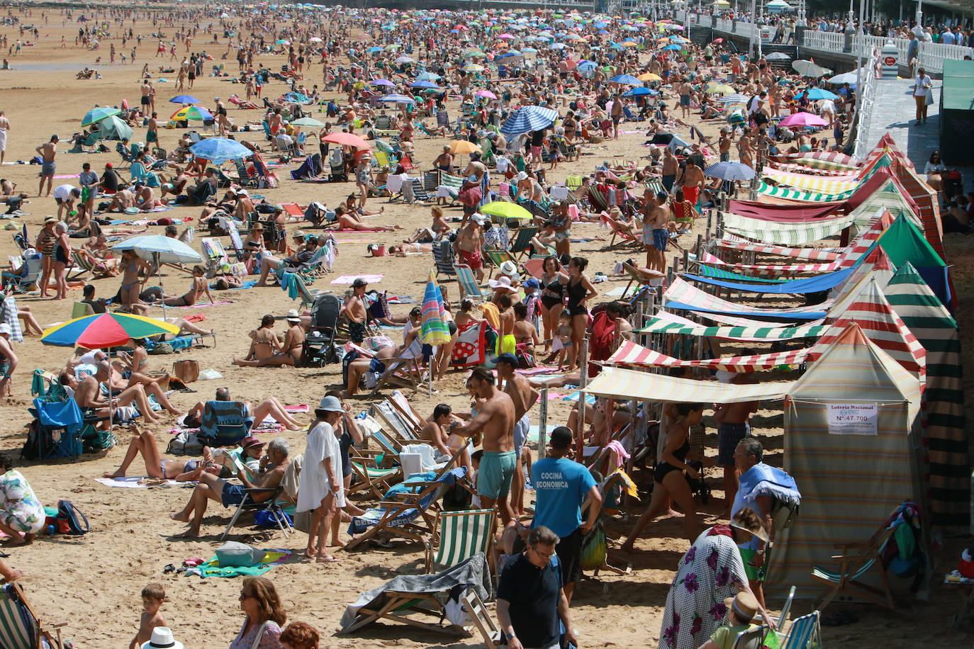 Fotos: El turismo y el buen tiempo llenan las localidades asturianas