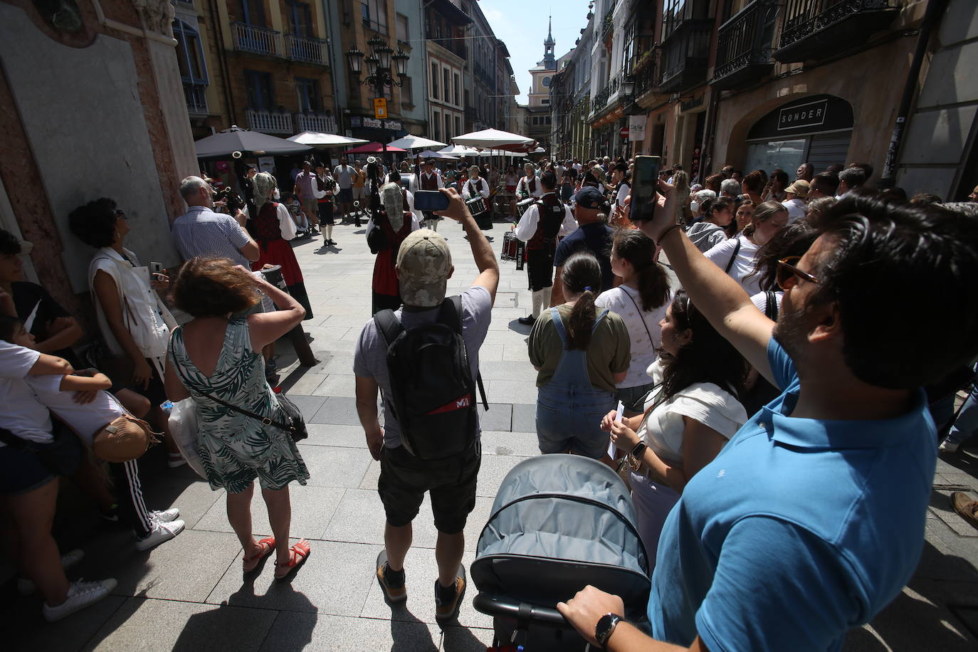 Fotos: El turismo y el buen tiempo llenan las localidades asturianas