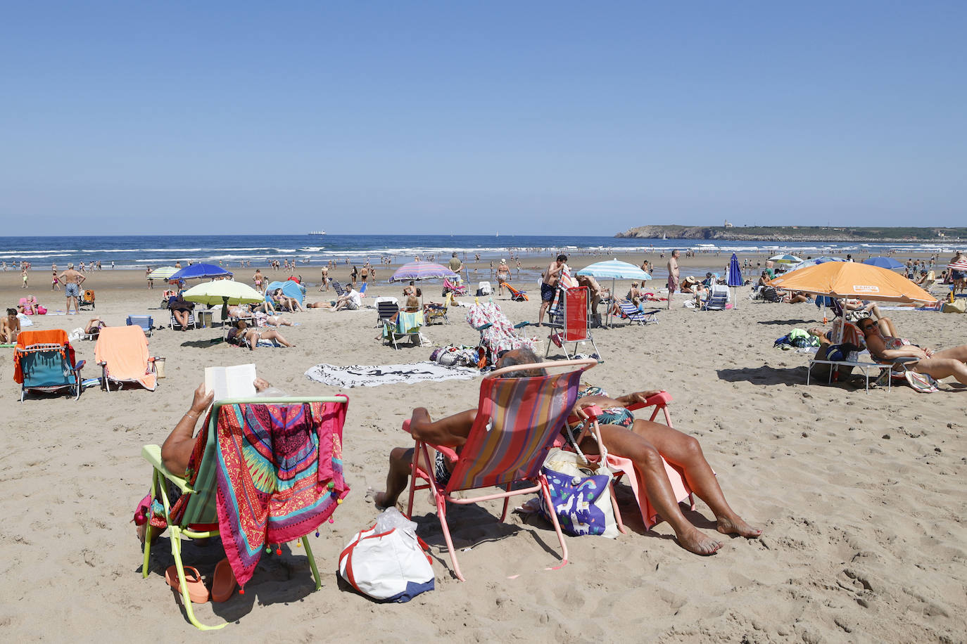Fotos: El turismo y el buen tiempo llenan las localidades asturianas