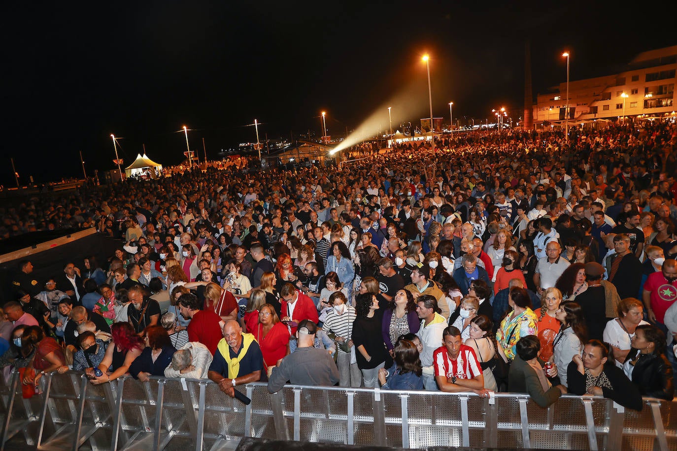 Fotos: Fiestón con zarzuela de Rodrigo Cuevas