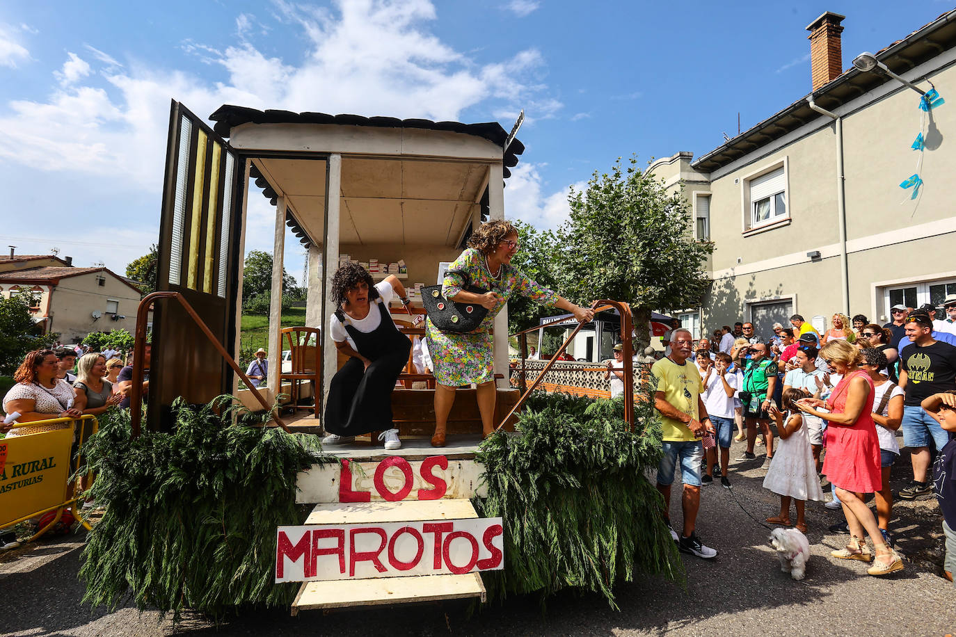 Fotos: Carrozas que sueñan con ser Pueblo Ejemplar de Asturias