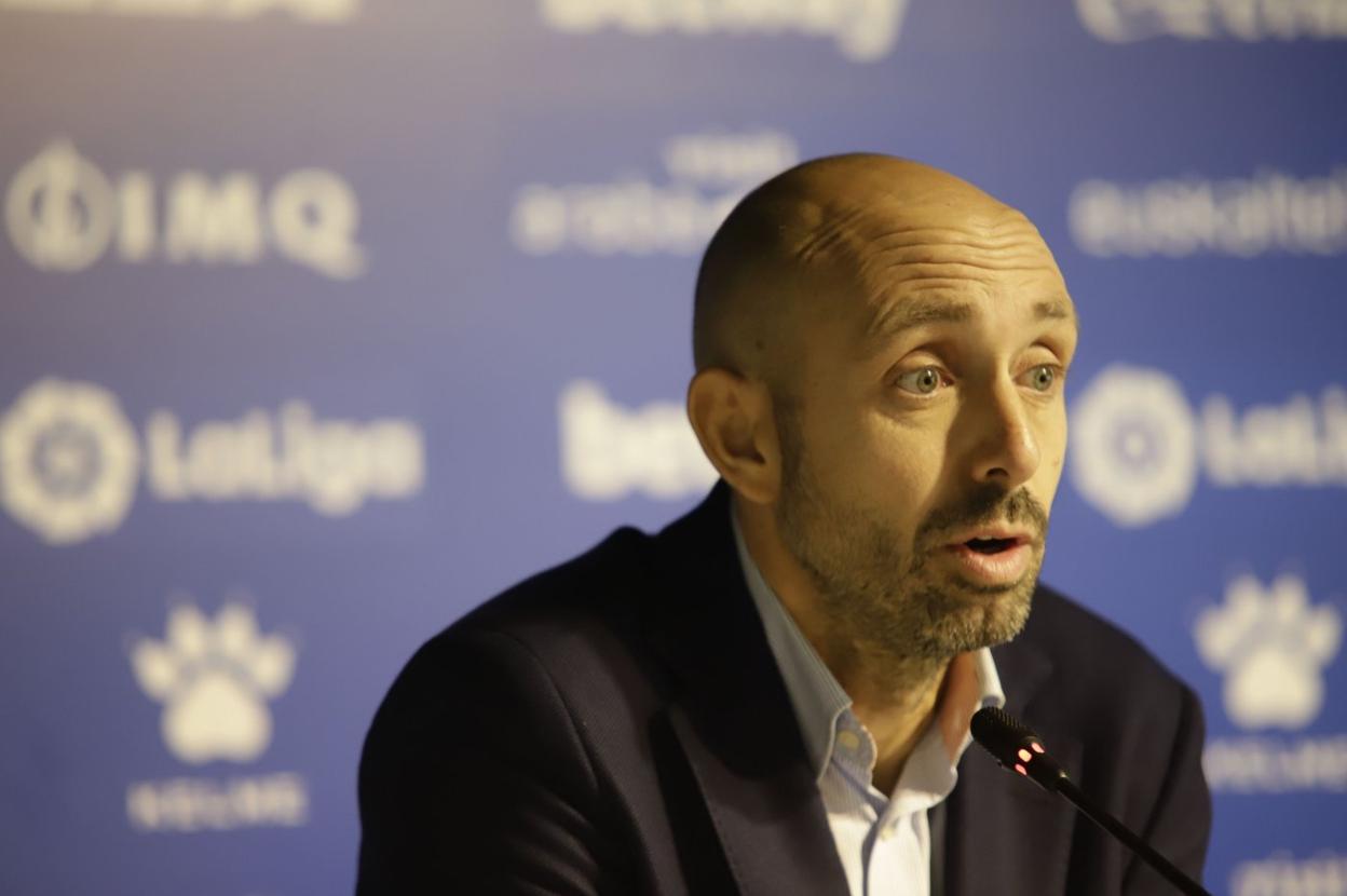 El madrileño Óscar Garro, nuevo director de la base del Sporting, durante su etapa en el Alavés. 