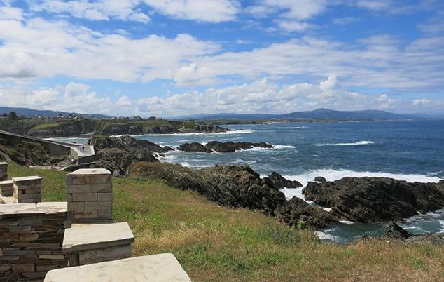 Es un entorno natural próximo a la playa de Arnao, situada justo la parte alta del acceso a la playa. Dispone de zona de merendero, aseos y aparcamiento. 