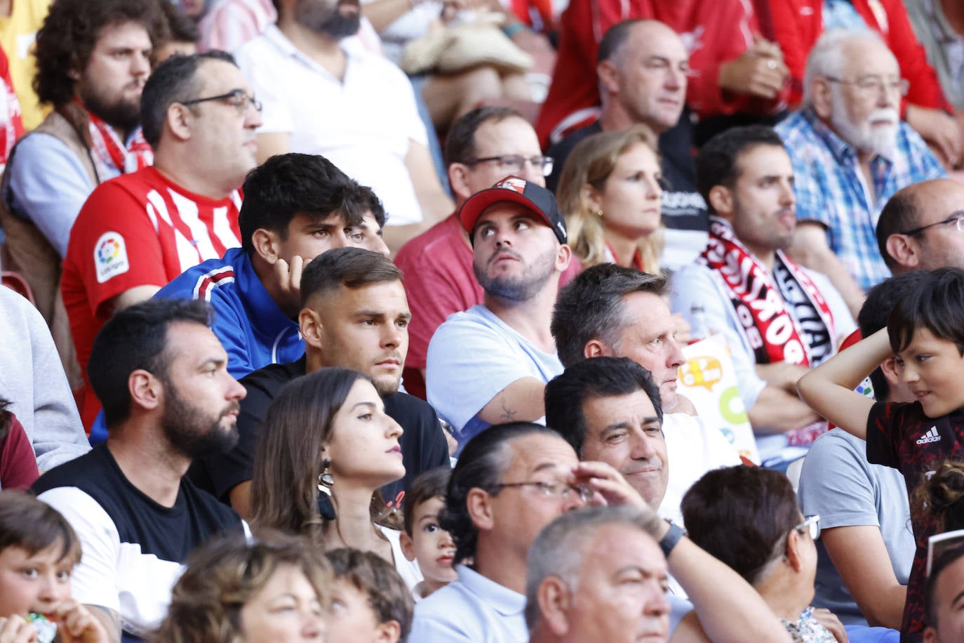 Fotos: ¿Estuviste en el Sporting - Andorra? ¡Búscate!