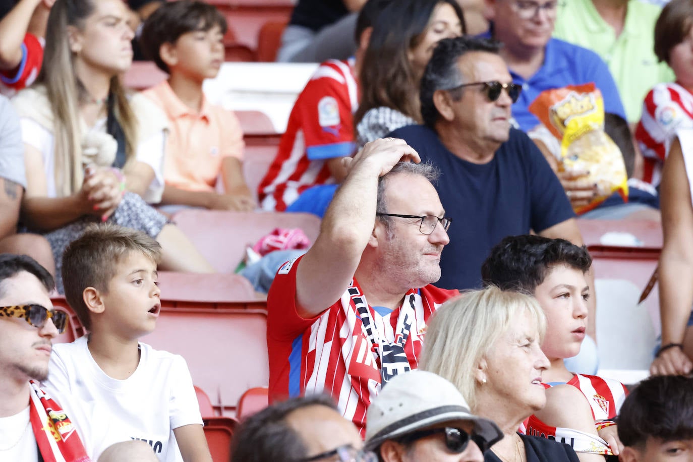 Fotos: ¿Estuviste en el Sporting - Andorra? ¡Búscate!