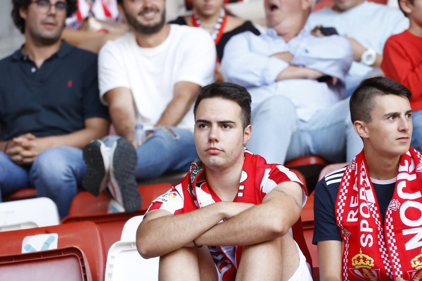 Fotos: ¿Estuviste en el Sporting - Andorra? ¡Búscate!