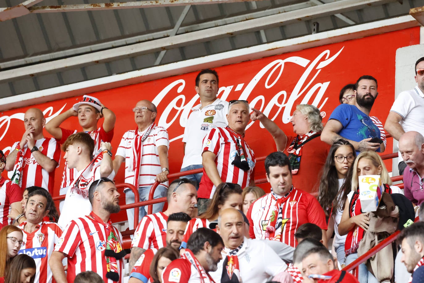 Fotos: ¿Estuviste en el Sporting - Andorra? ¡Búscate!