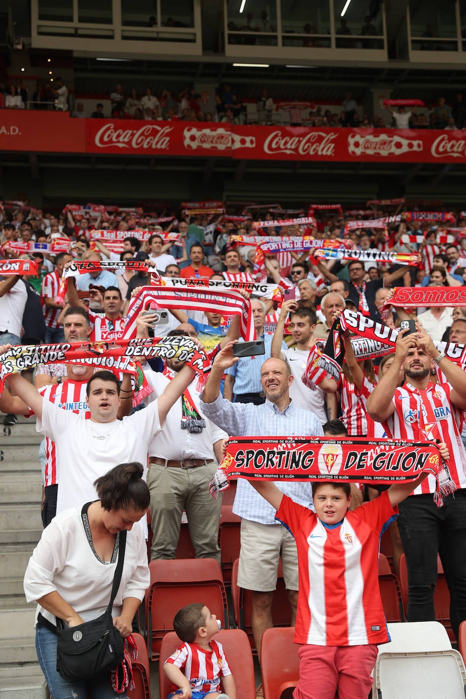 Fotos: ¿Estuviste en el Sporting - Andorra? ¡Búscate!