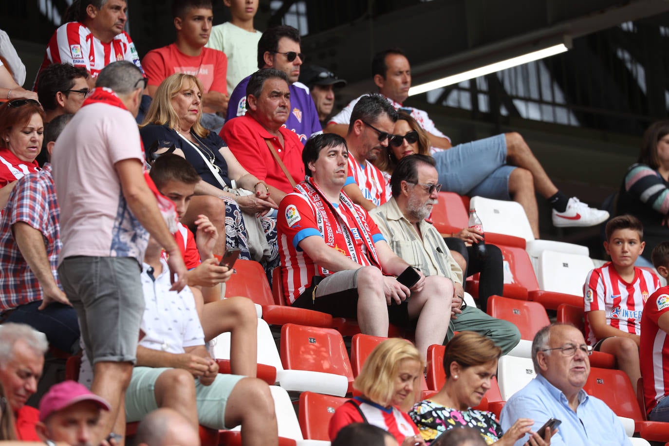 Fotos: ¿Estuviste en el Sporting - Andorra? ¡Búscate!