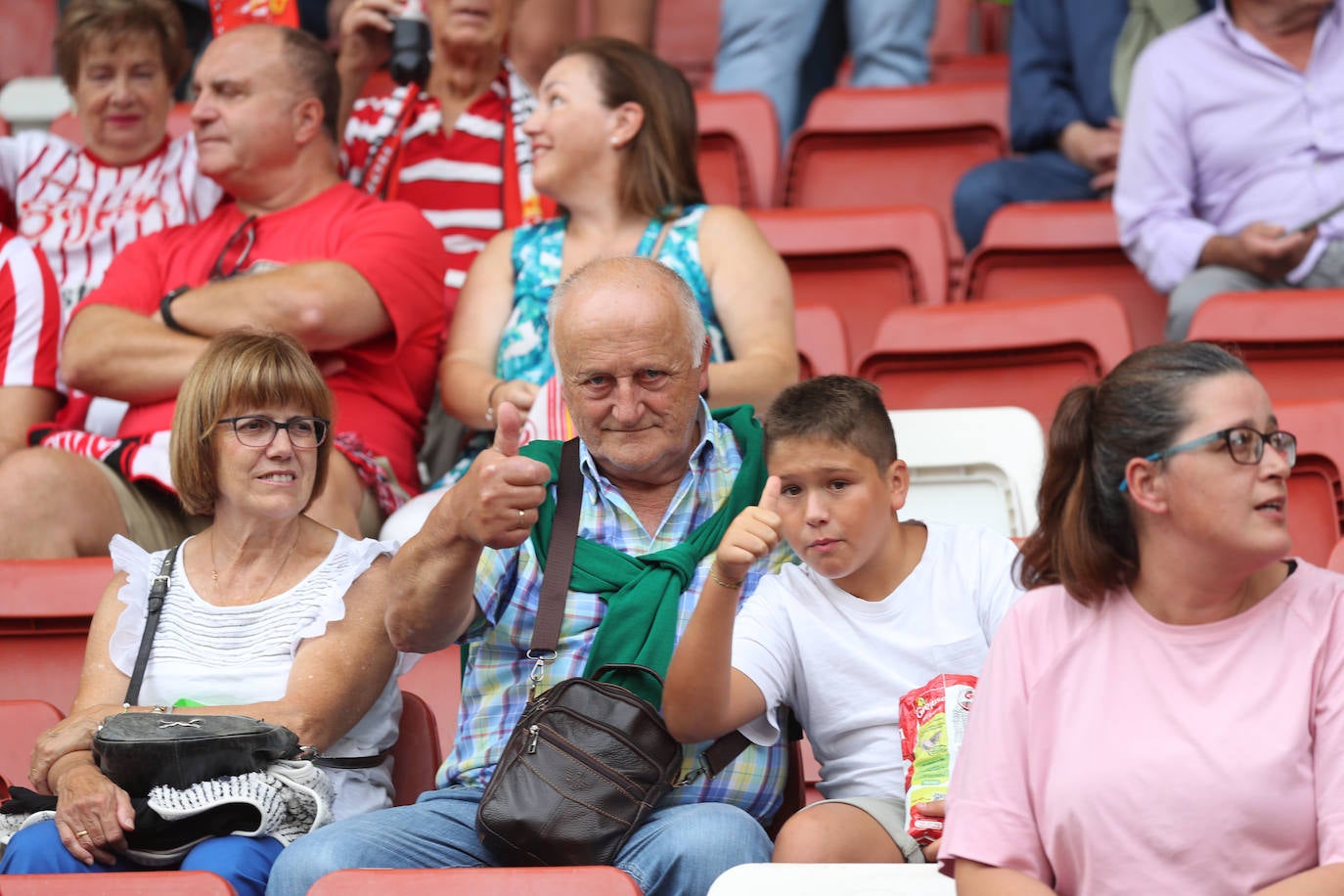 Fotos: ¿Estuviste en el Sporting - Andorra? ¡Búscate!