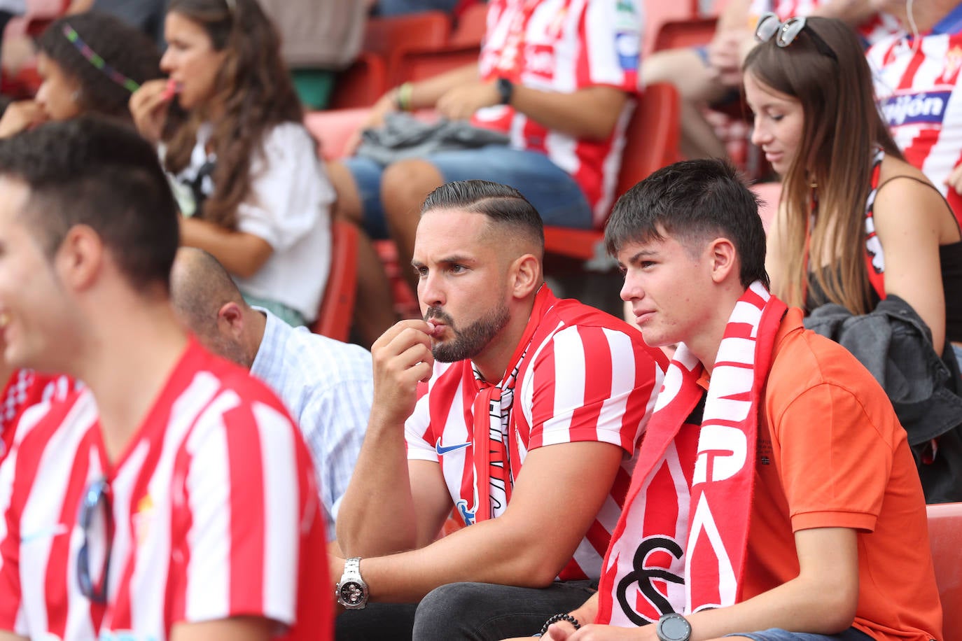 Fotos: ¿Estuviste en el Sporting - Andorra? ¡Búscate!