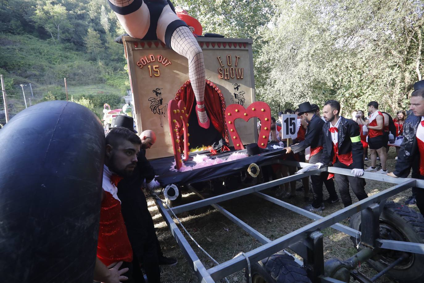 Fotos: Monumental fiesta al agua en el Descenso Folclórico del Nalón