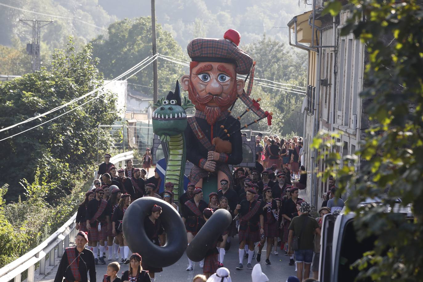 Fotos: Monumental fiesta al agua en el Descenso Folclórico del Nalón