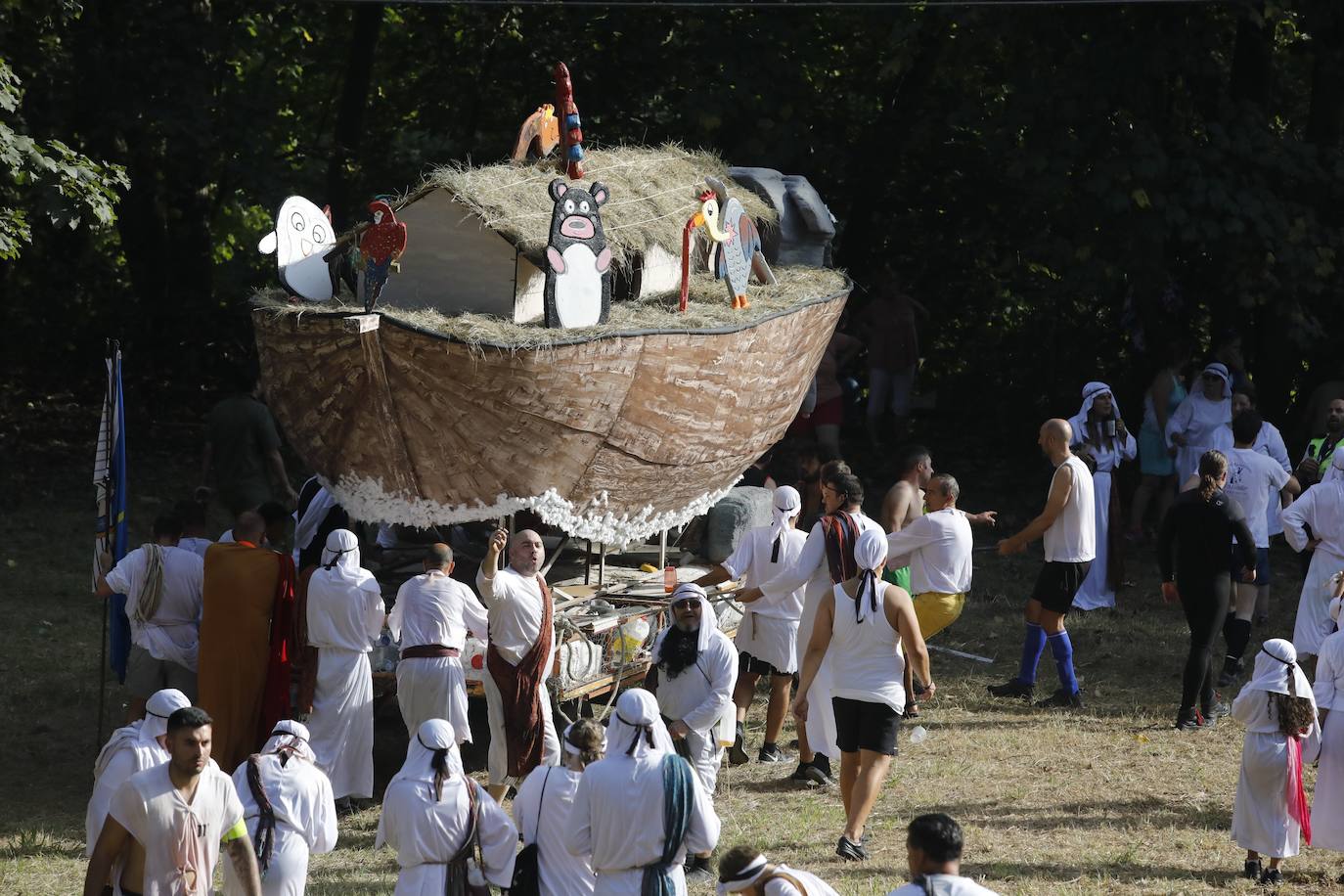 Fotos: Monumental fiesta al agua en el Descenso Folclórico del Nalón