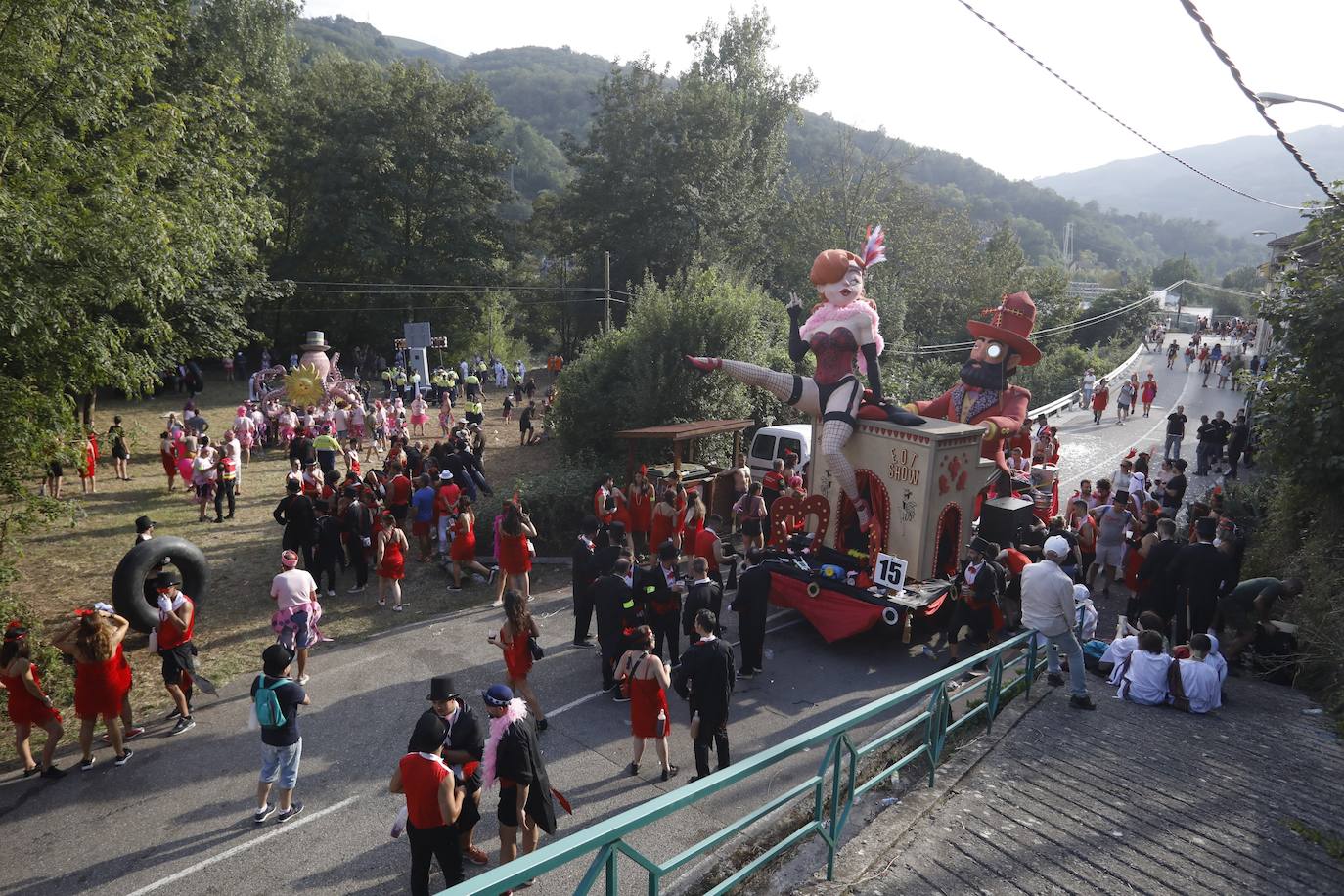 Fotos: Monumental fiesta al agua en el Descenso Folclórico del Nalón