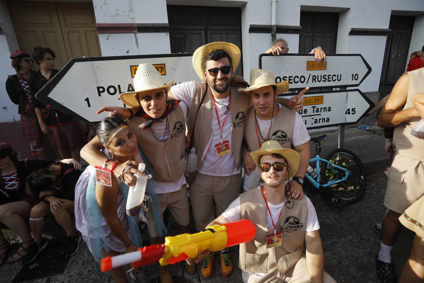 Fotos: Monumental fiesta al agua en el Descenso Folclórico del Nalón