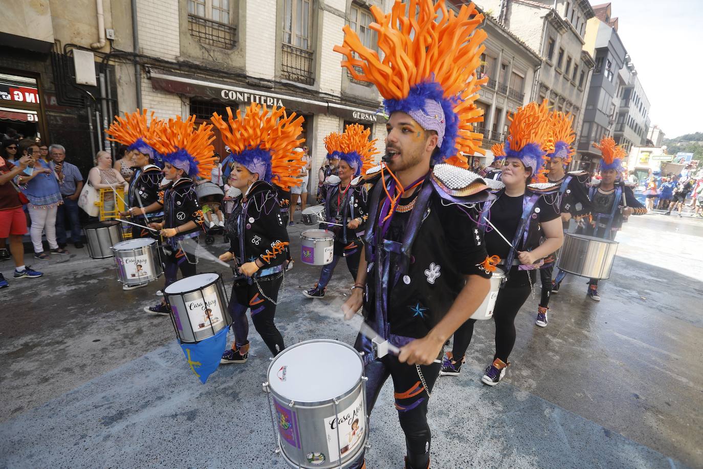 Fotos: Monumental fiesta al agua en el Descenso Folclórico del Nalón