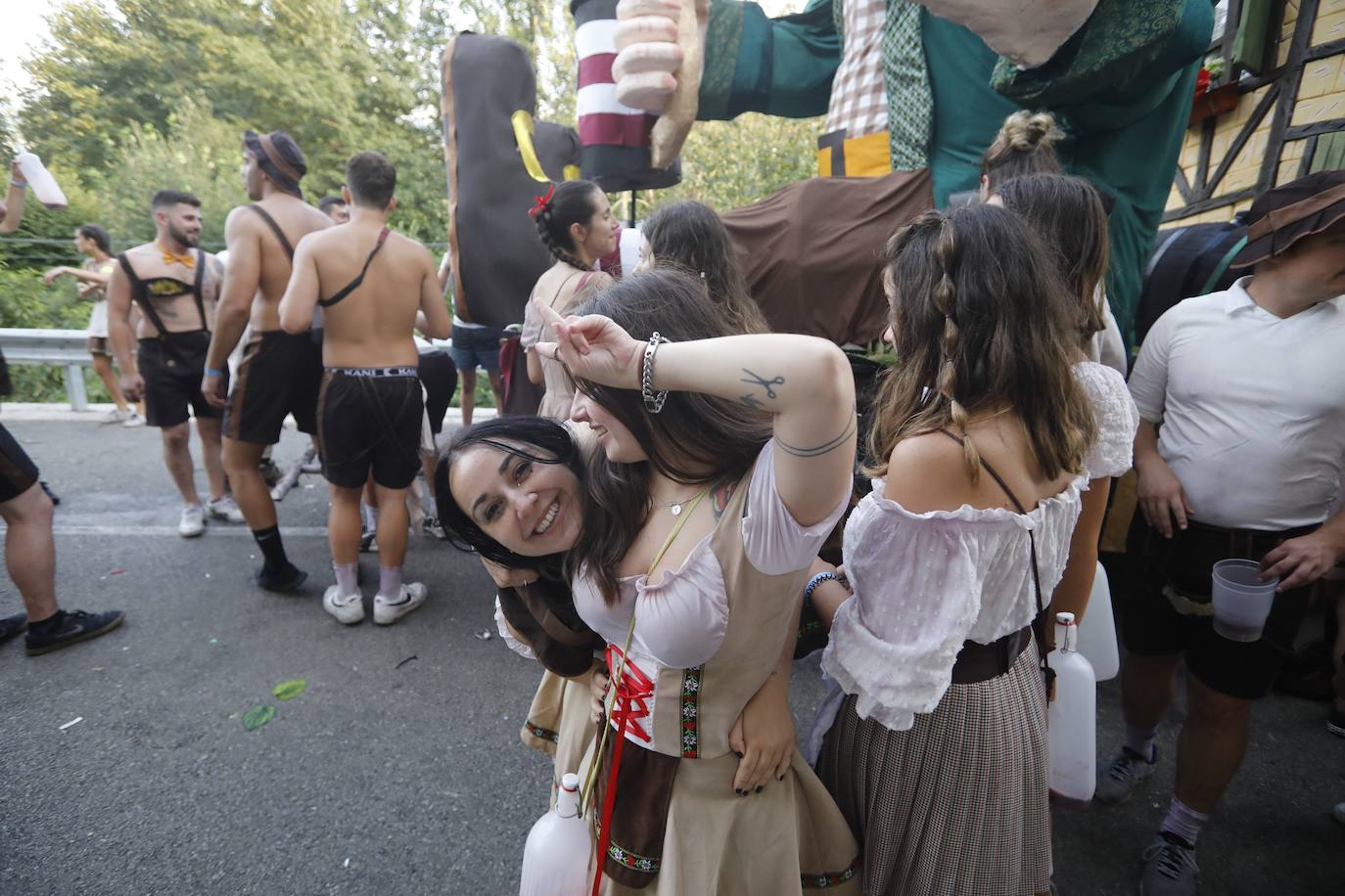 Fotos: Monumental fiesta al agua en el Descenso Folclórico del Nalón