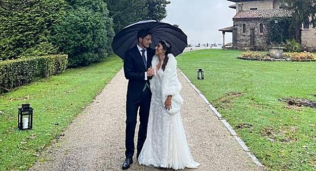 Pablo Carreño y Claudia Díaz Borrego tras contraer matrimonio en la finca de La Riega.