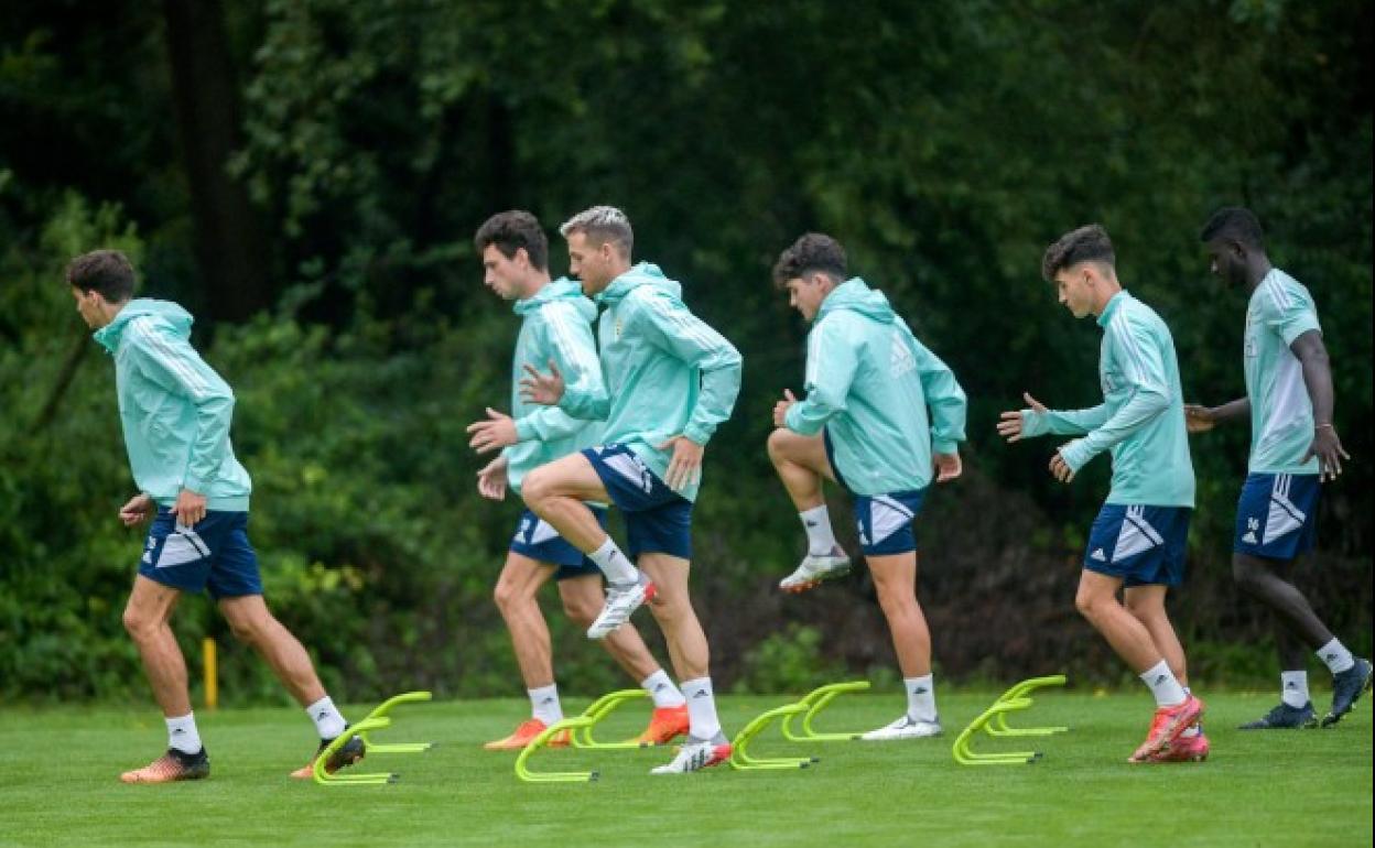 El Real Oviedo en una sesión en El Requexón