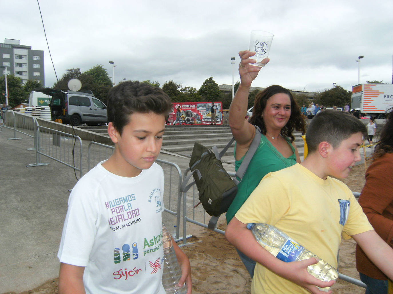 Fotos: ¿Estuviste en el récord mundial de escanciado de sidra de Gijón? ¡Búscate! (2)