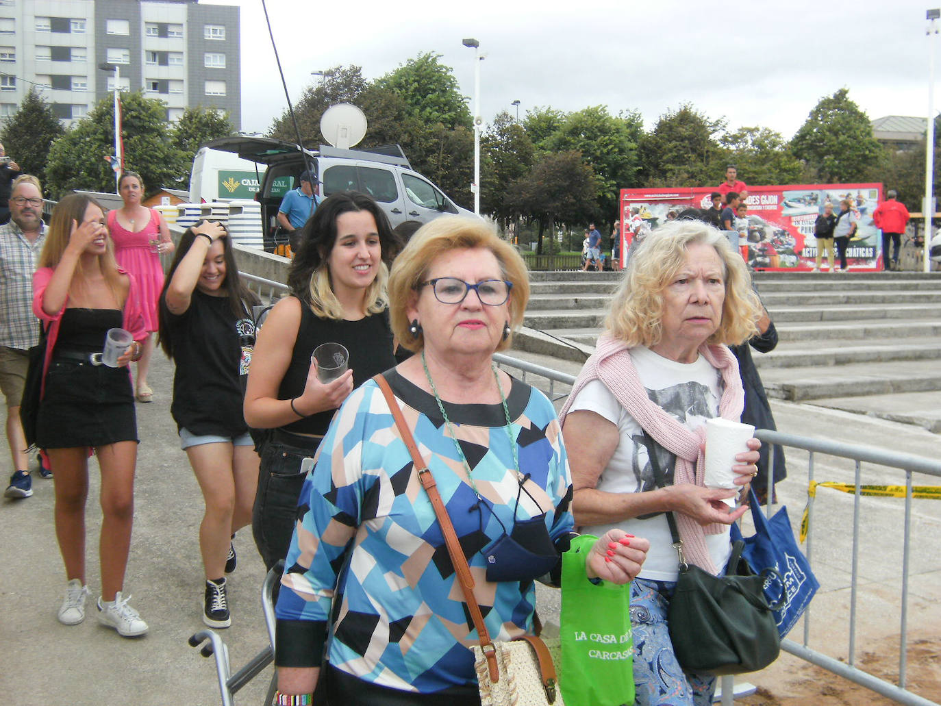 Fotos: ¿Estuviste en el récord mundial de escanciado de sidra de Gijón? ¡Búscate! (2)