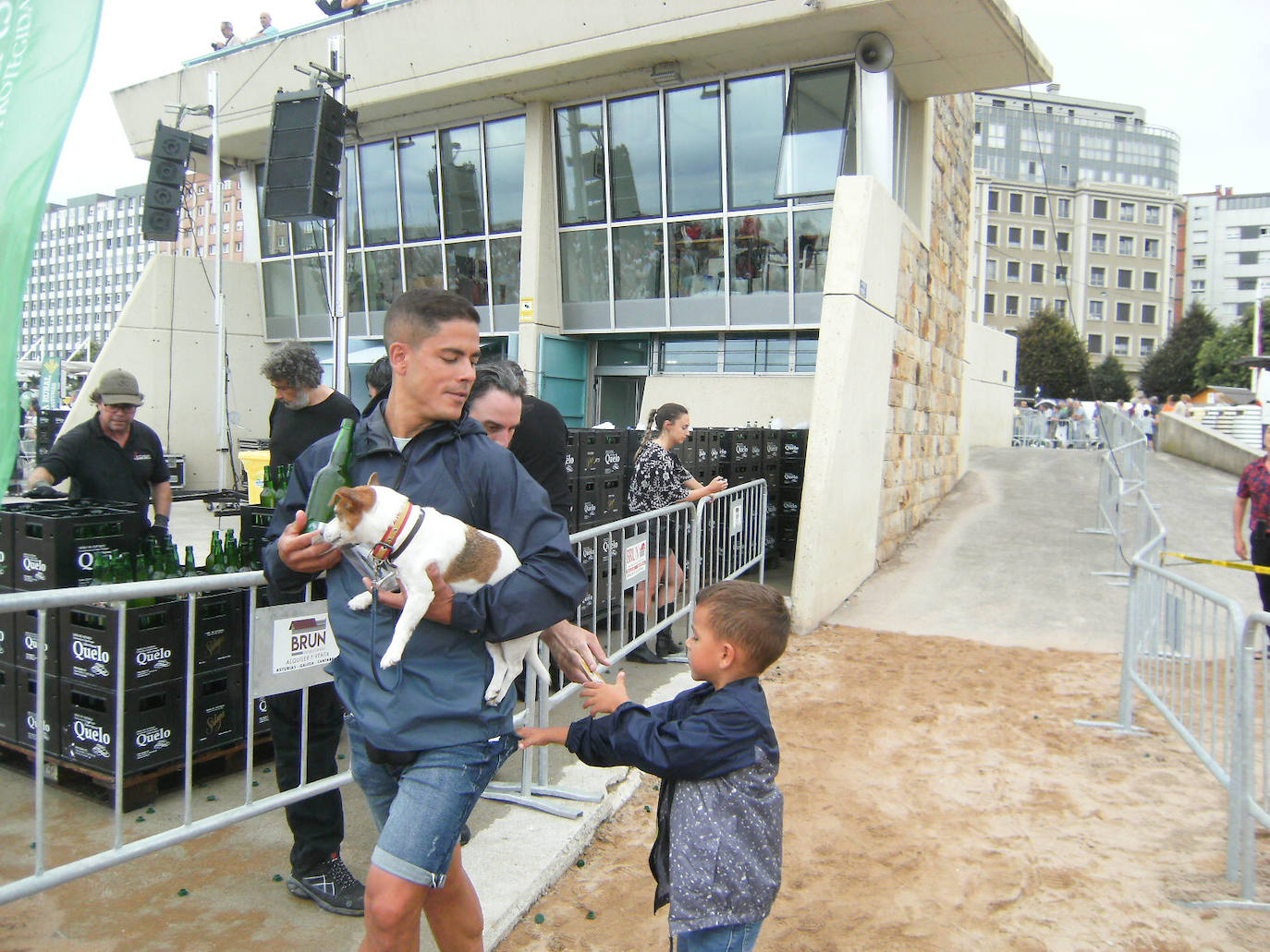 Fotos: ¿Estuviste en el récord mundial de escanciado de sidra de Gijón? ¡Búscate! (2)