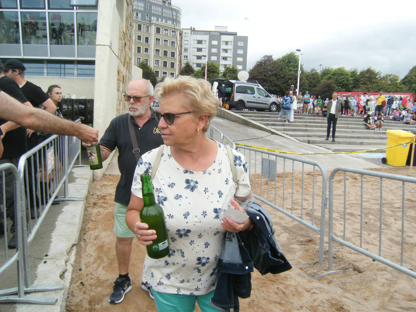 Fotos: ¿Estuviste en el récord mundial de escanciado de sidra de Gijón? ¡Búscate! (2)