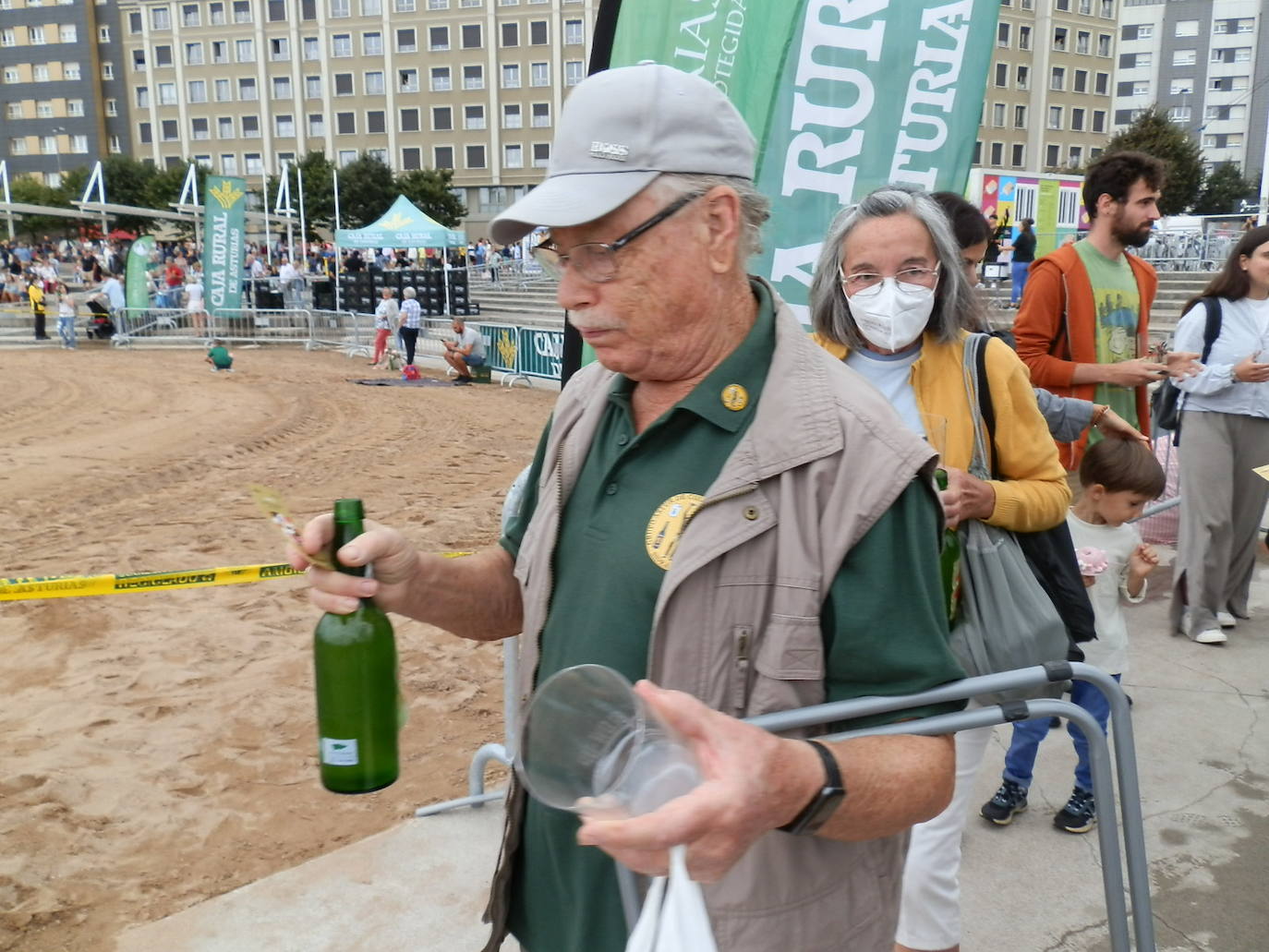 Fotos: ¿Estuviste en el récord mundial de escanciado de sidra de Gijón? ¡Búscate! (3)