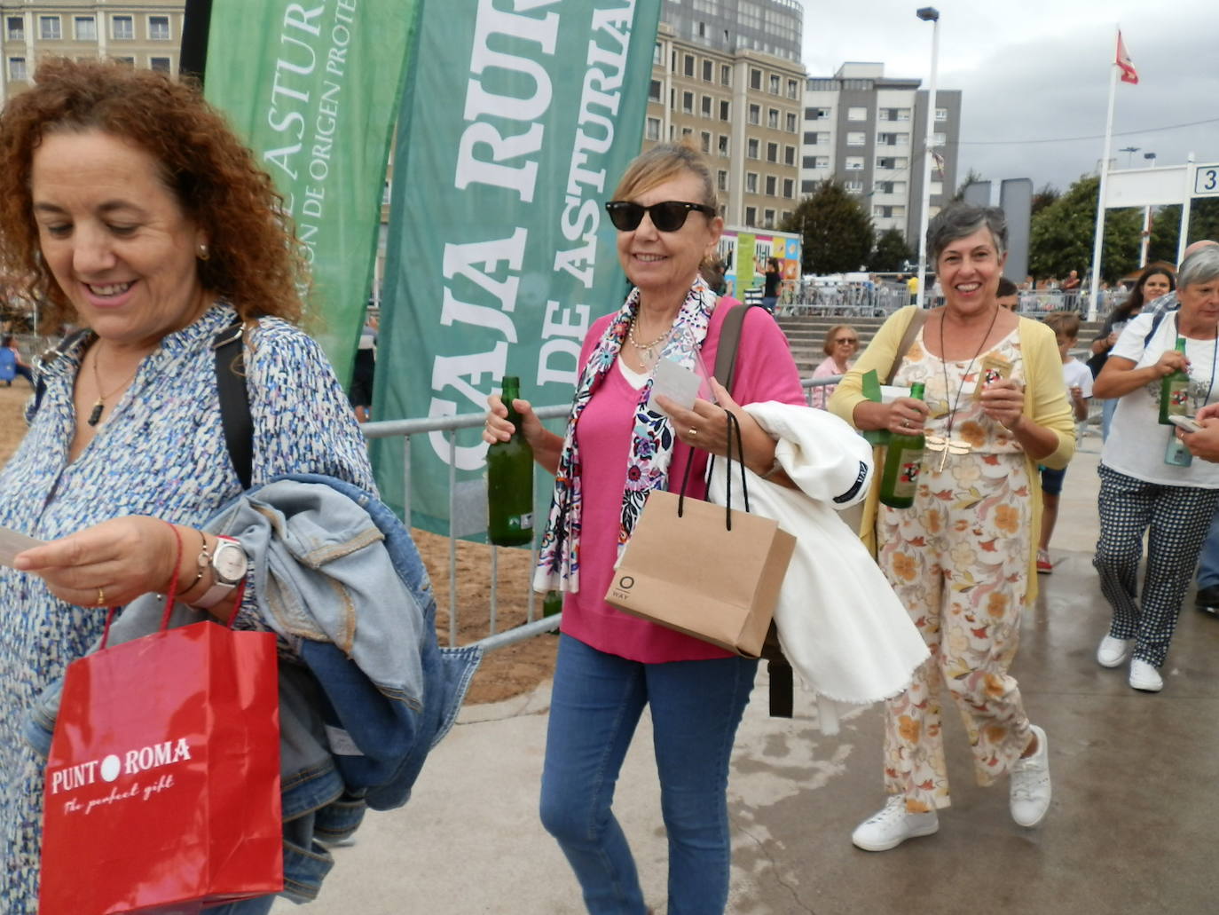 Fotos: ¿Estuviste en el récord mundial de escanciado de sidra de Gijón? ¡Búscate! (3)