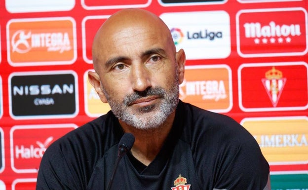 Abelardo Fernández, durante la rueda de prensa previa al partido contra el Burgos. 