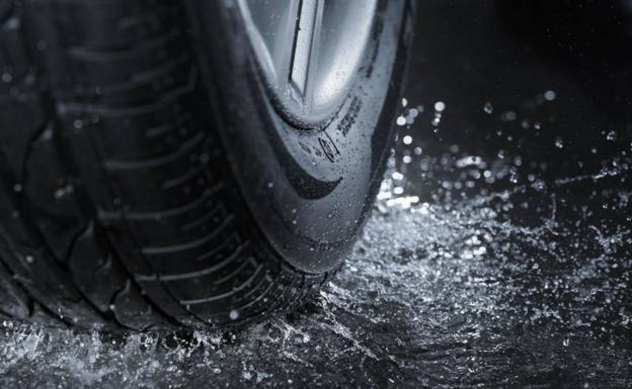 Los días de lluvia la DGT puede poner varias sanciones que no todos los conductores conocen.