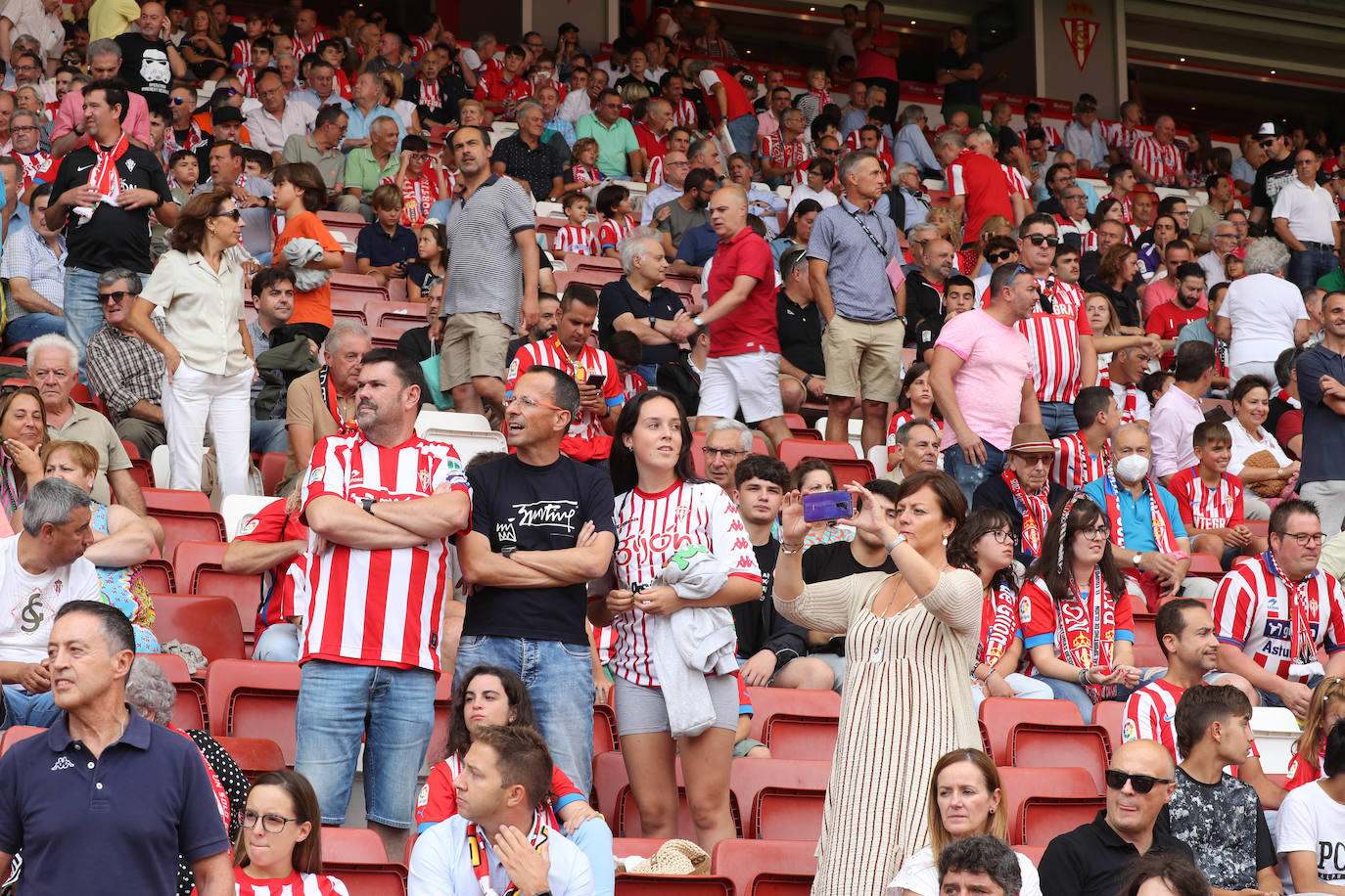 Fotos: ¿Estuviste en el Sporting - Burgos? ¡Búscate!