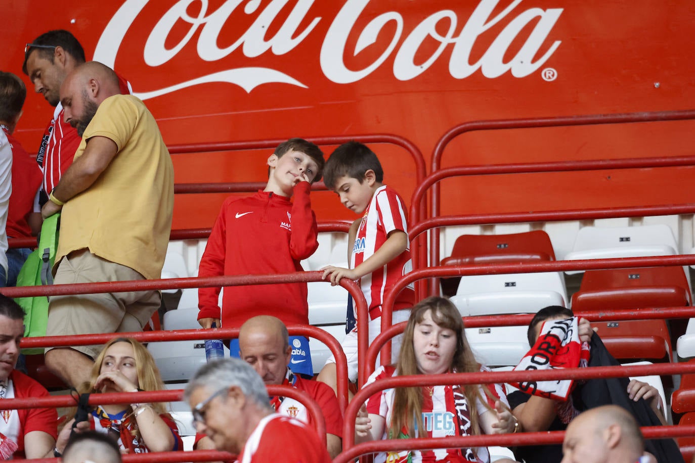 Fotos: ¿Estuviste en el Sporting - Burgos? ¡Búscate!