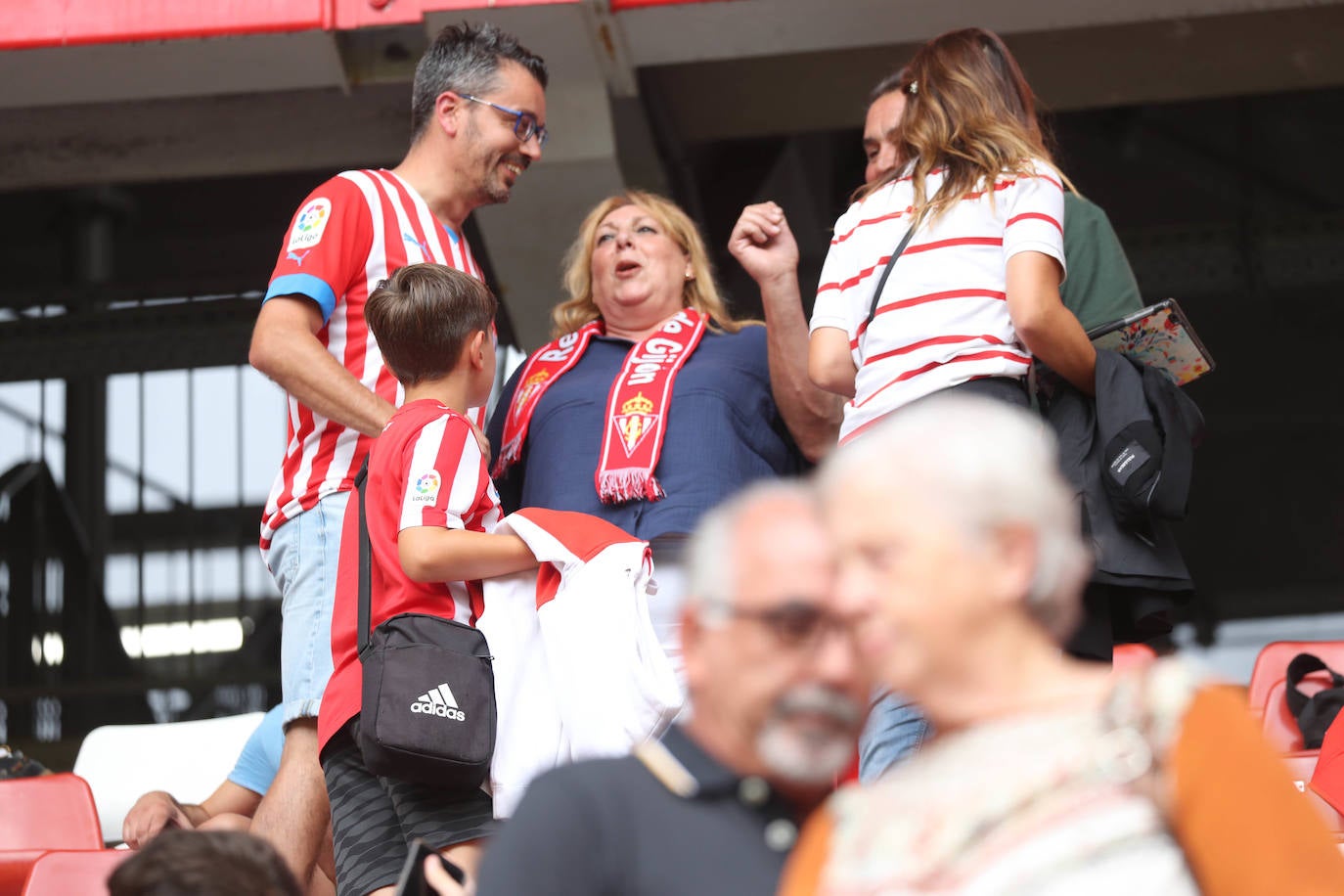 Fotos: ¿Estuviste en el Sporting - Burgos? ¡Búscate!