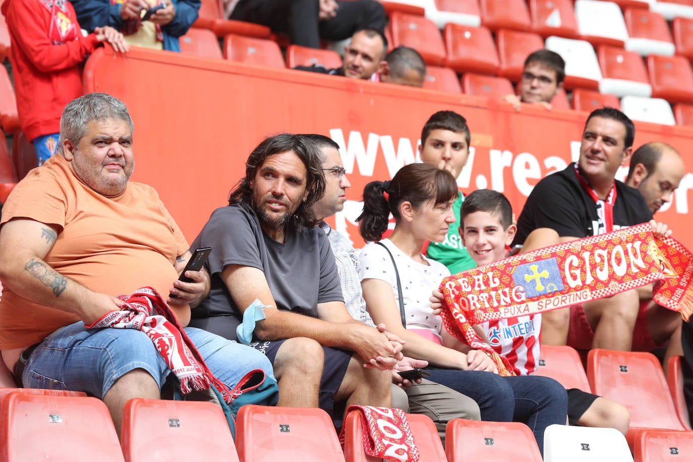 Fotos: ¿Estuviste en el Sporting - Burgos? ¡Búscate!