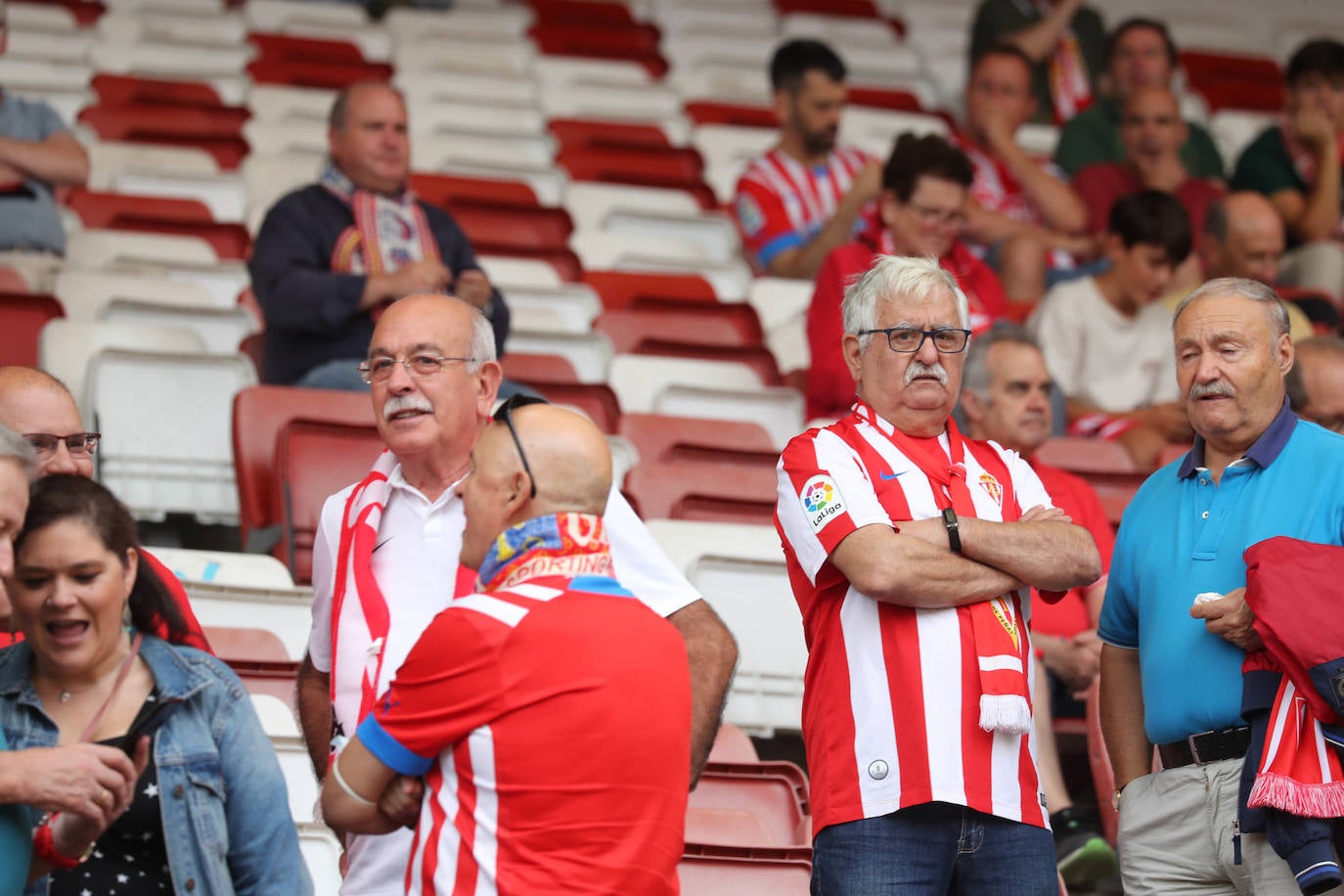 Fotos: ¿Estuviste en el Sporting - Burgos? ¡Búscate!