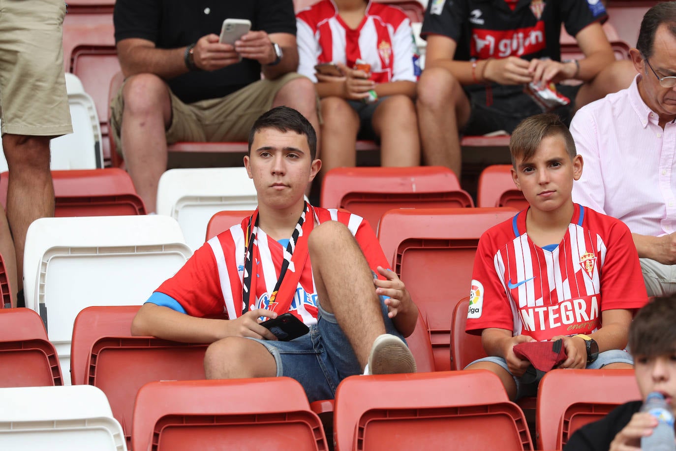 Fotos: ¿Estuviste en el Sporting - Burgos? ¡Búscate!