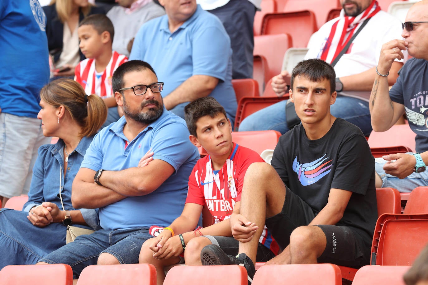 Fotos: ¿Estuviste en el Sporting - Burgos? ¡Búscate!