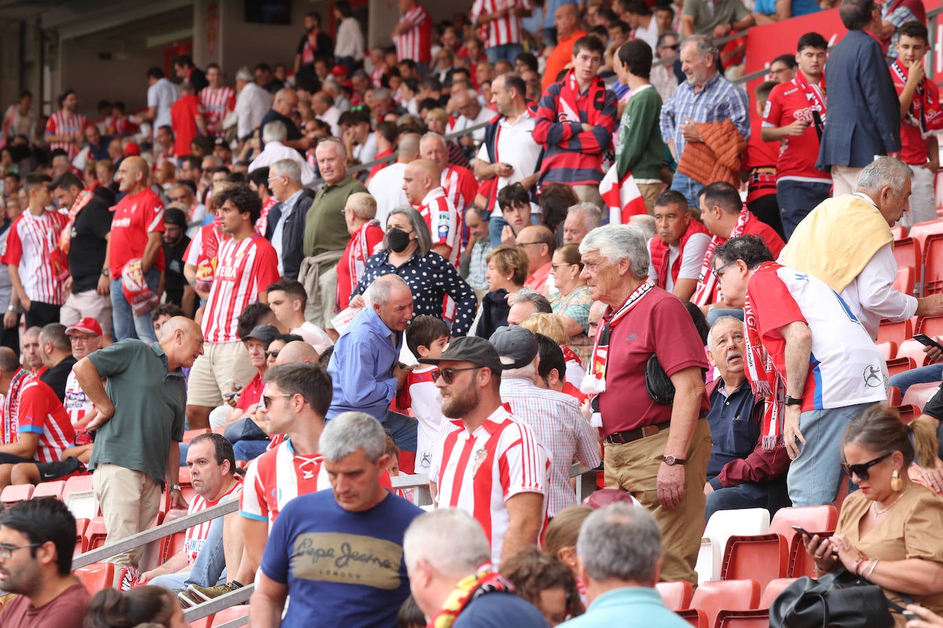 Fotos: ¿Estuviste en el Sporting - Burgos? ¡Búscate!