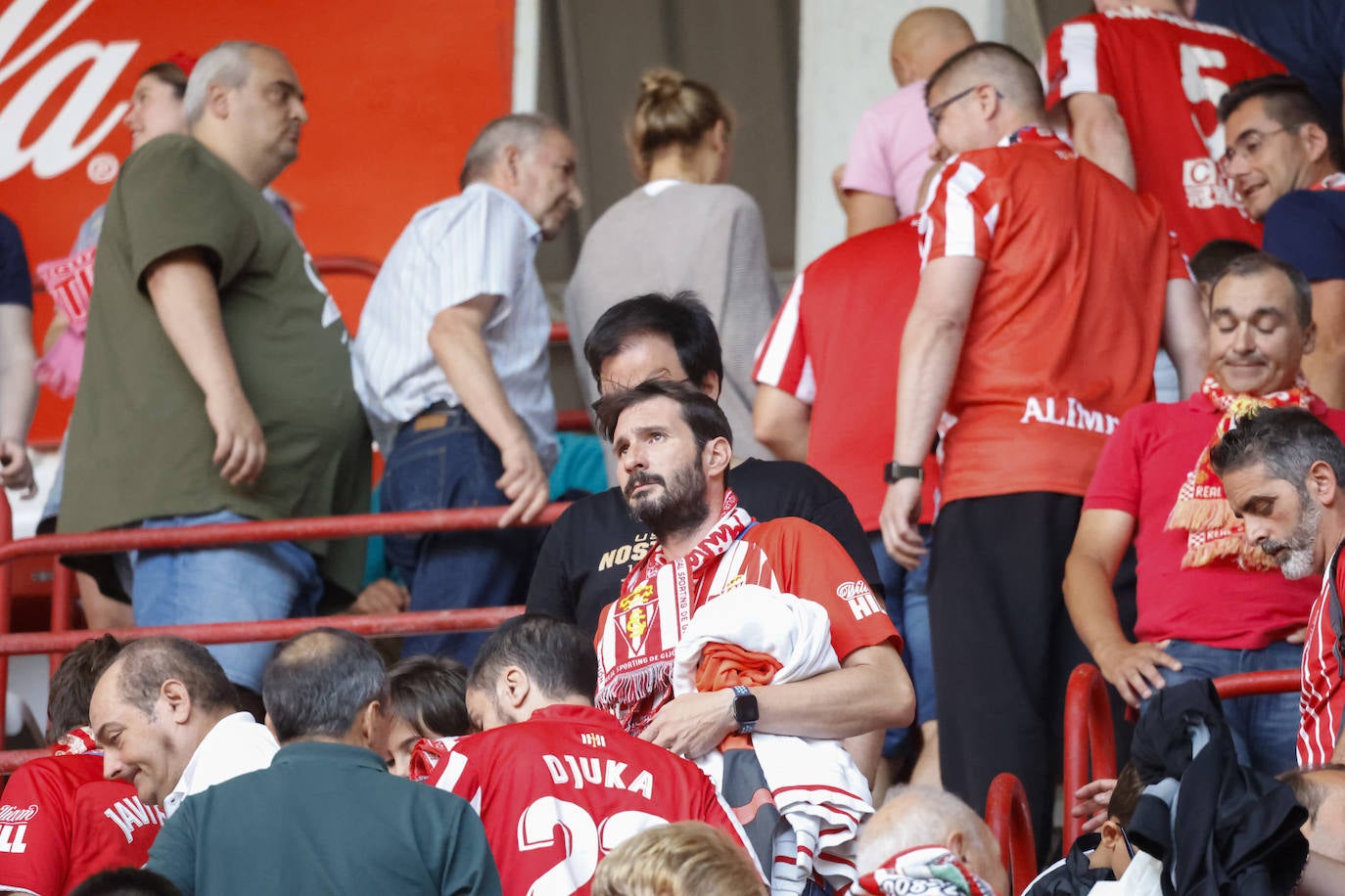 Fotos: ¿Estuviste en el Sporting - Burgos? ¡Búscate!