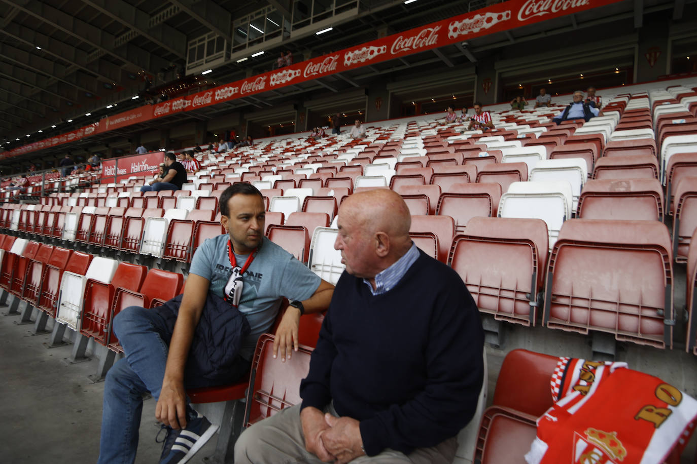 Fotos: ¿Estuviste en el Sporting - Burgos? ¡Búscate!