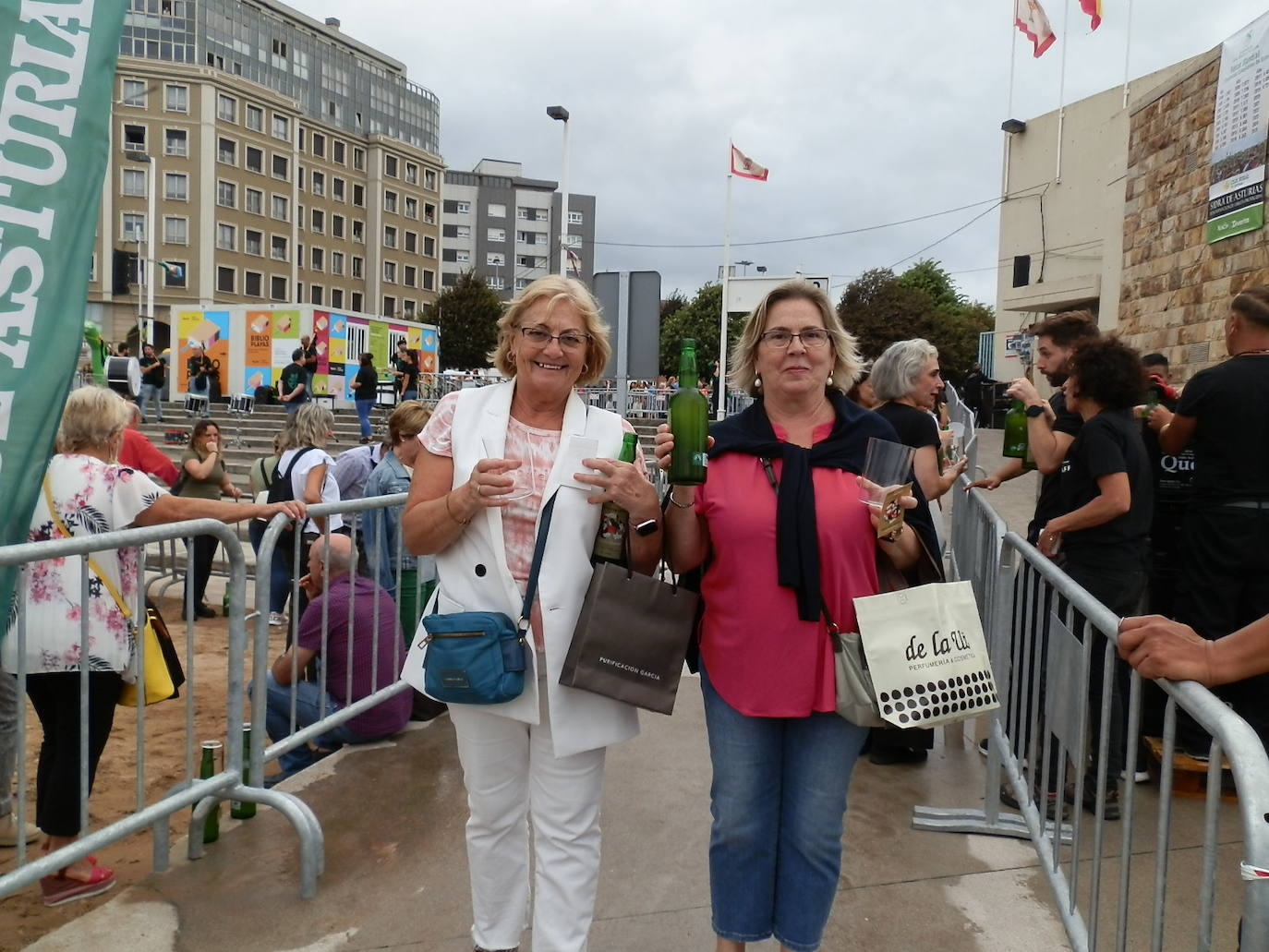 Fotos: ¿Estuviste en el récord mundial de escanciado de sidra de Gijón? ¡Búscate! (4)