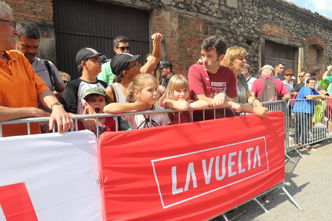 Fotos: Gran expectación en la última etapa asturiana de La Vuelta a España