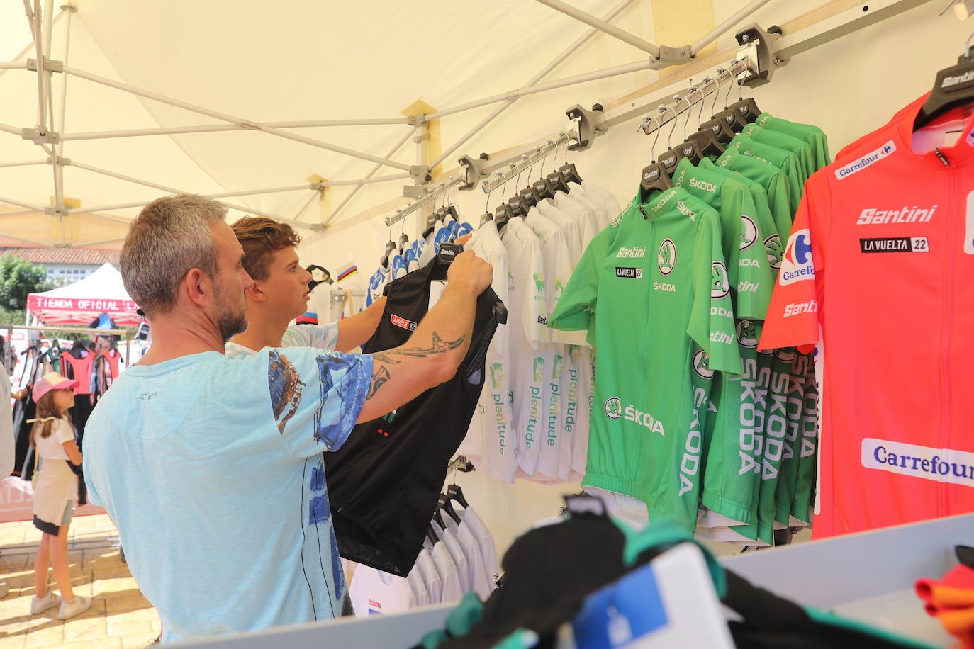 Fotos: Gran expectación en la última etapa asturiana de La Vuelta a España