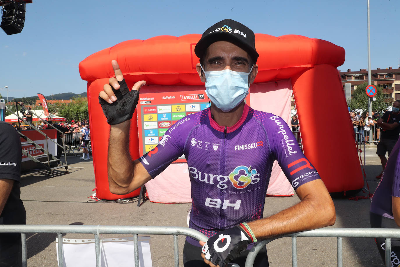 Fotos: Gran expectación en la última etapa asturiana de La Vuelta a España