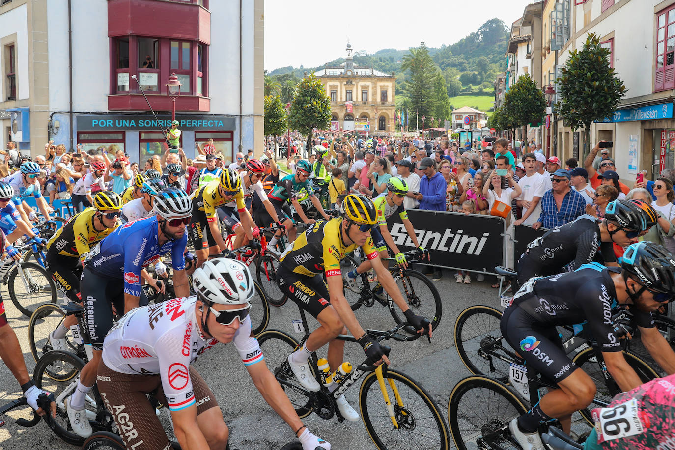 Fotos: Gran expectación en la última etapa asturiana de La Vuelta a España