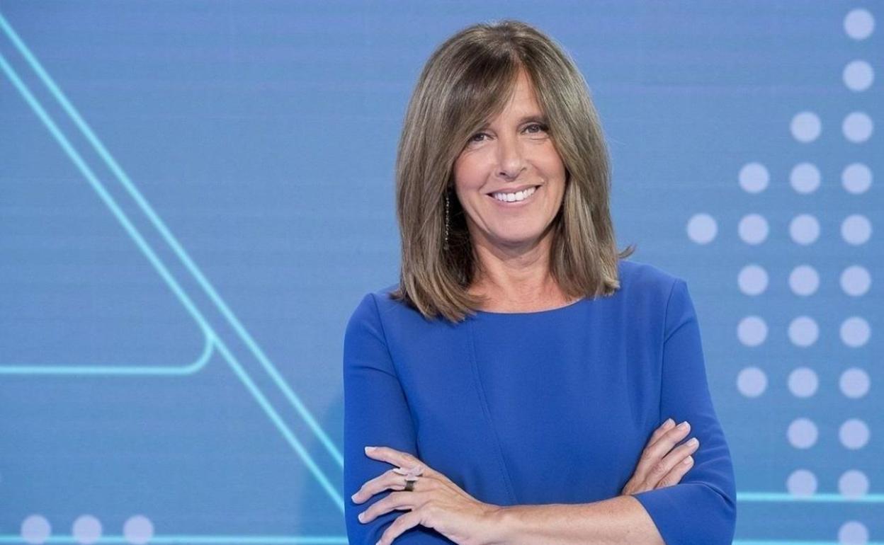 Ana Blanco presenta un informativo de TVE.