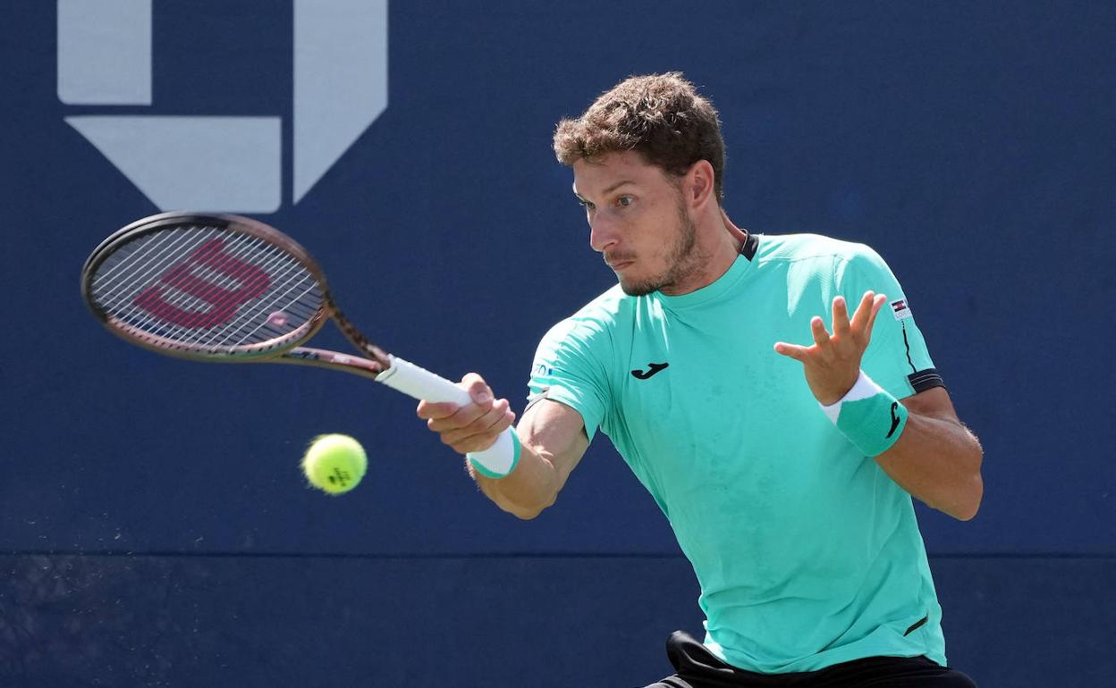 Pablo Carreño devuelve una bola en el partido de segunda ronda ante Bublik. 